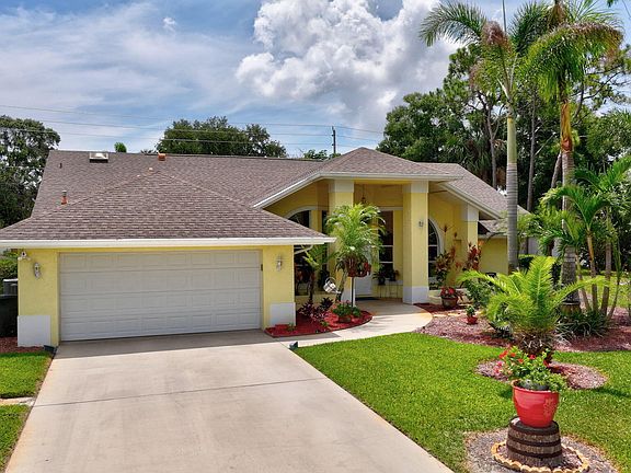 3rd image of 1163 SW Sundew Court
