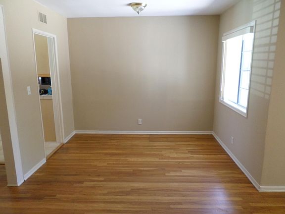 5th image of 7749 Beeman Ave