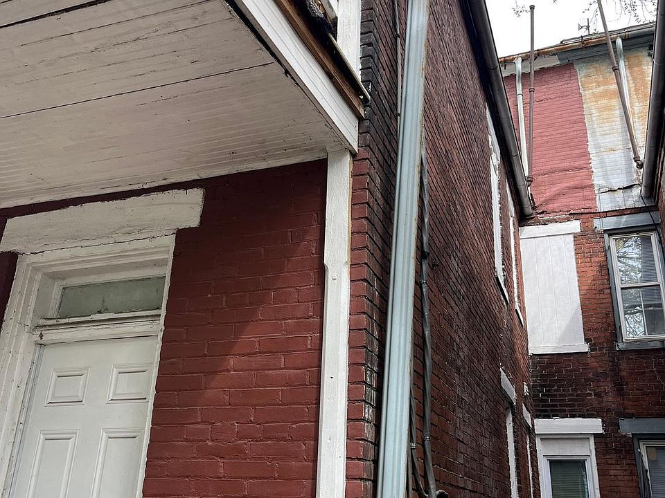 2nd image of 633 Emerald St