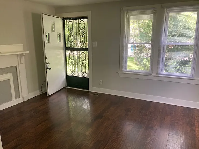 124 Twin Oak Dr — Photo 2