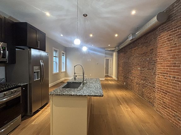 5th image of 209-211 Walnut St