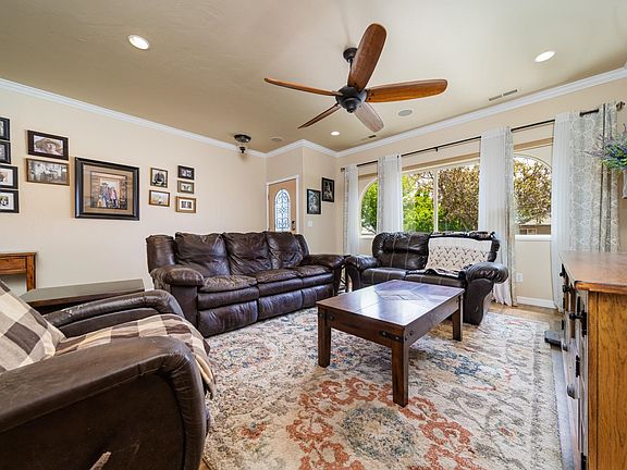 4th image of 640 Cortney Way