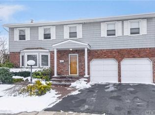 71 Arnold Ct, East Rockaway, NY 11518