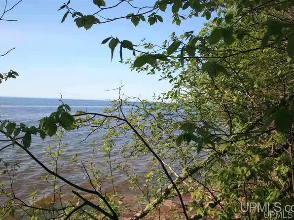 42 Lakeshore Dr #42, Ontonagon, MI 49953