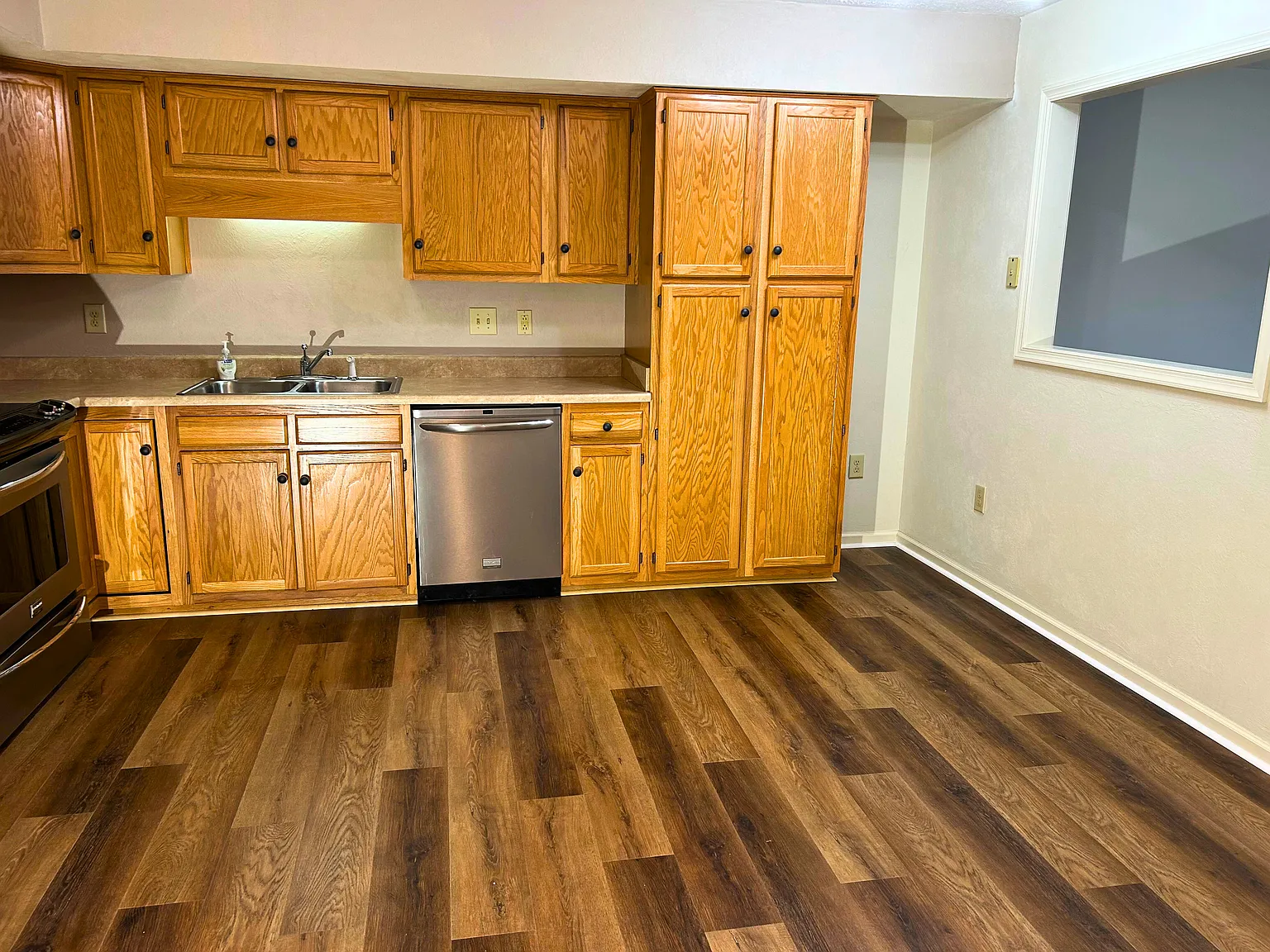 1 bed, 1.5 bath, 1102 sqft, $1,500 — Photo 4