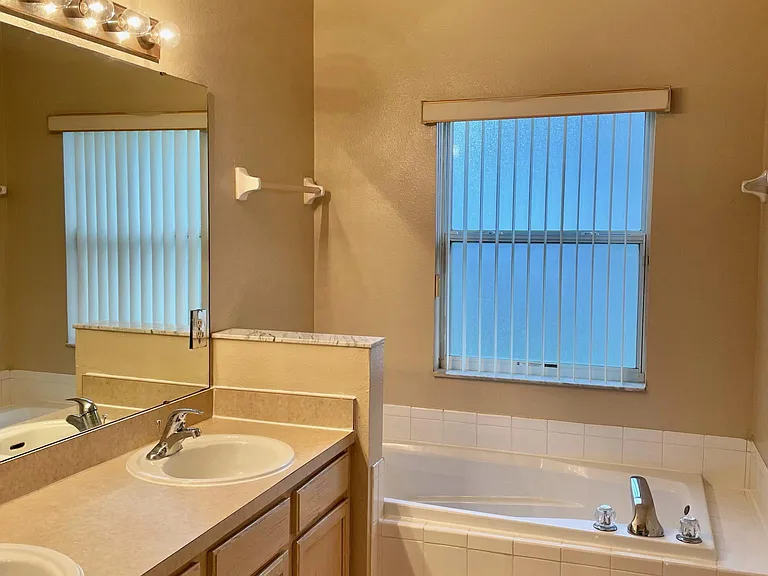 13676 Hawk Lake Dr — Photo 9