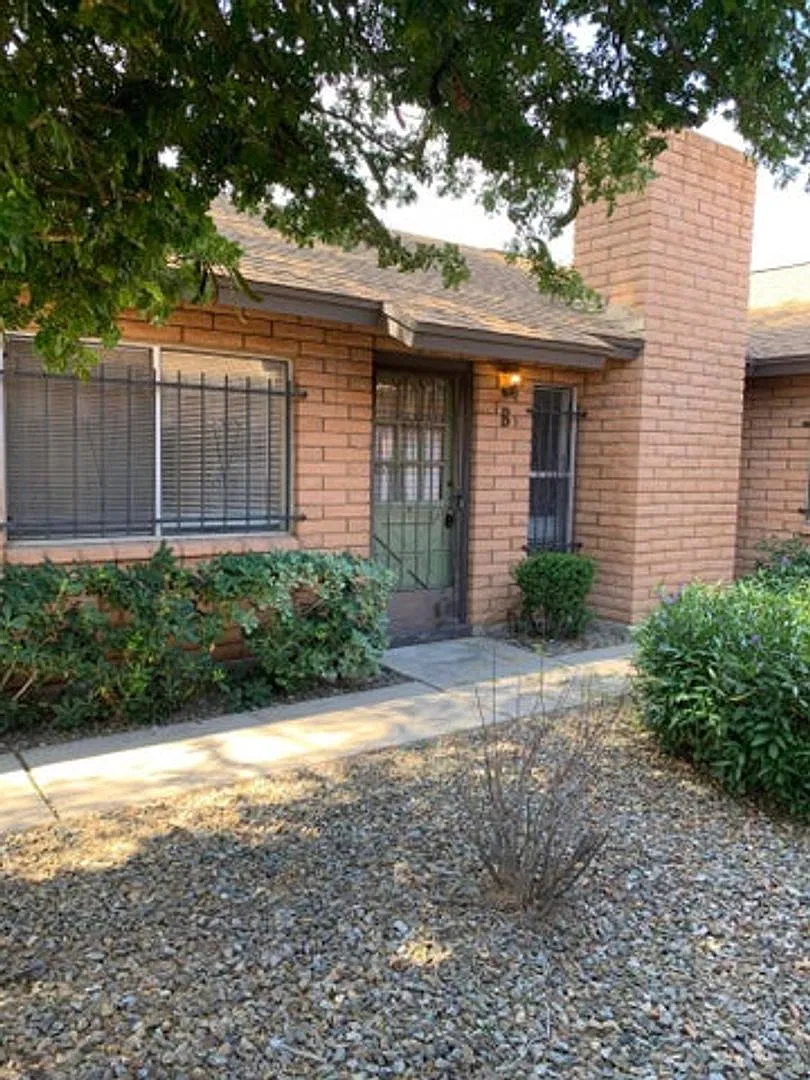2 bedroom townhome in Tempe — Photo 1