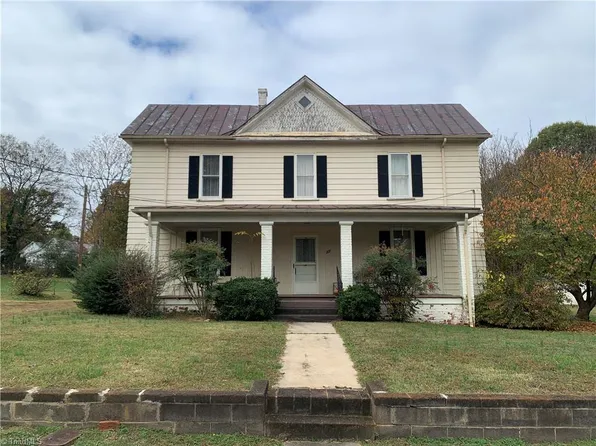 209 N Hamilton St, Eden, NC 27288