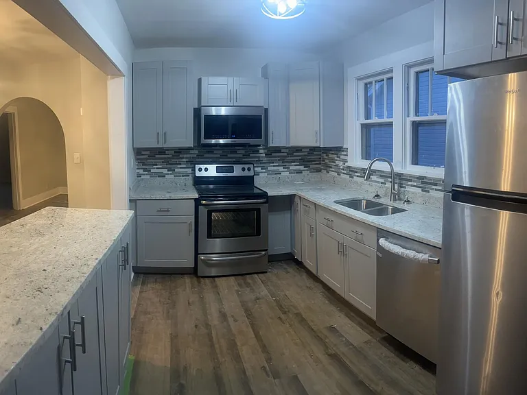 1123 Pratt Ave NE — Photo 1