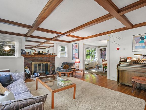 4th image of 11 Stoneleigh Rd