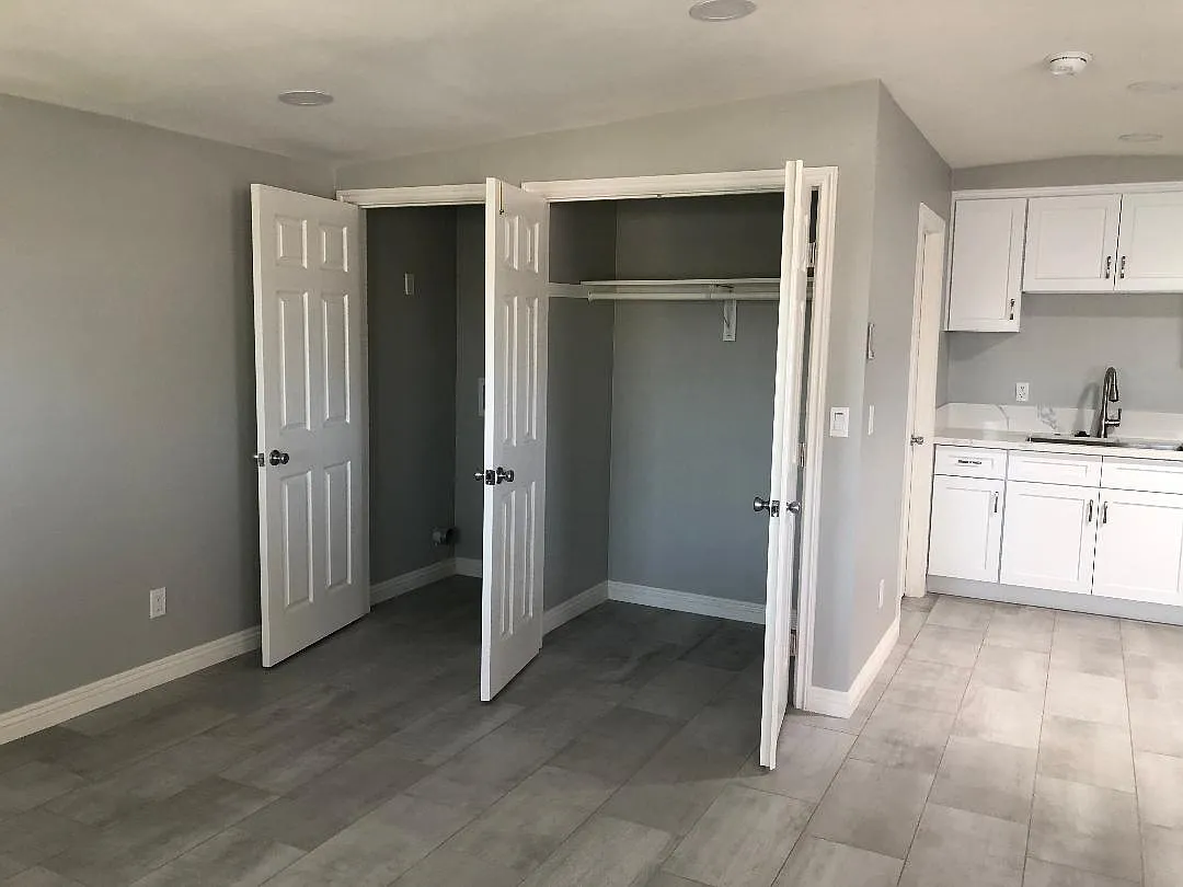 W Roberts Dr, Santa Ana — Photo 4