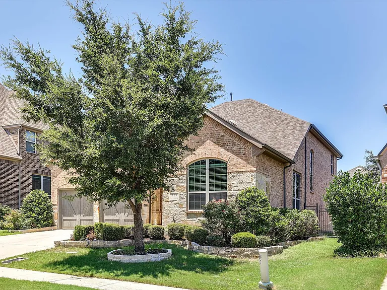 419 Rio Grande Dr — Photo 2