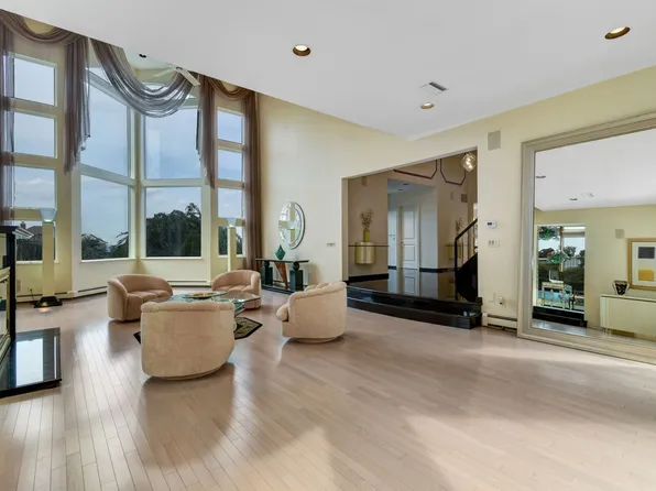 30 Howard Circle image 1 of 62