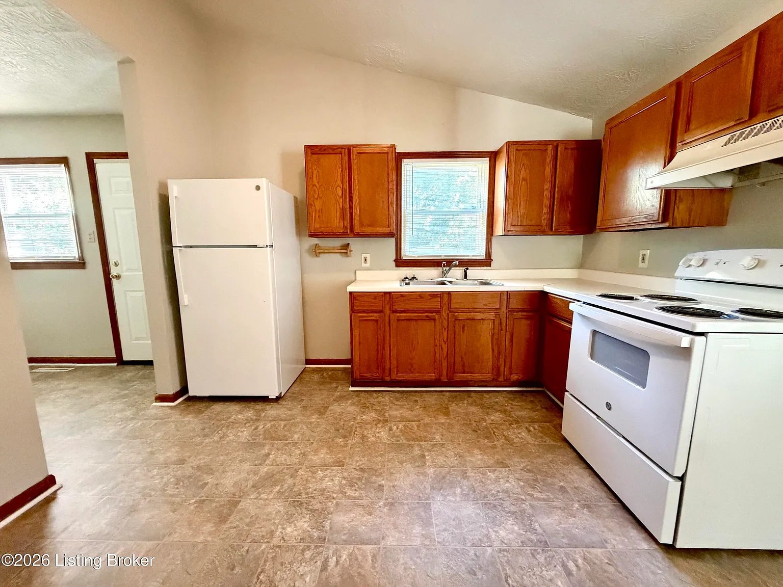 3 bed, 1.0 bath, 900 sqft, $1,395 — Photo 4