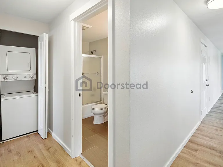 601 Summit Ave E #401 — Photo 22