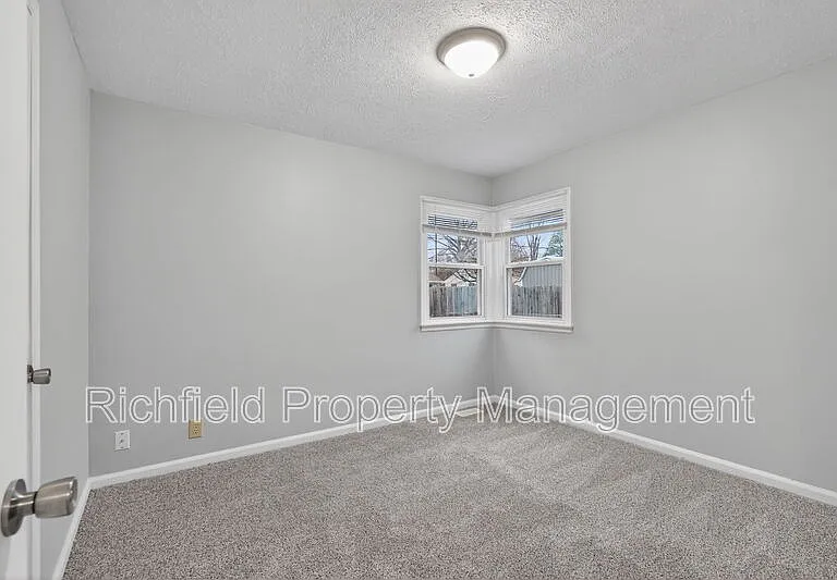 1260 Lincoln Dr — Photo 17