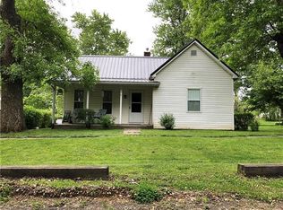 890 E Elm St, Breckenridge, MO 64625