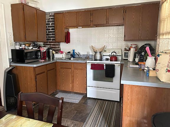 4th image of 659-661 Hanford St