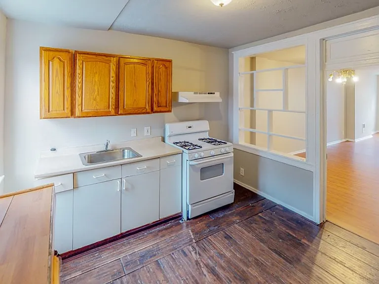 2429 Druid Hill Ave — Photo 5