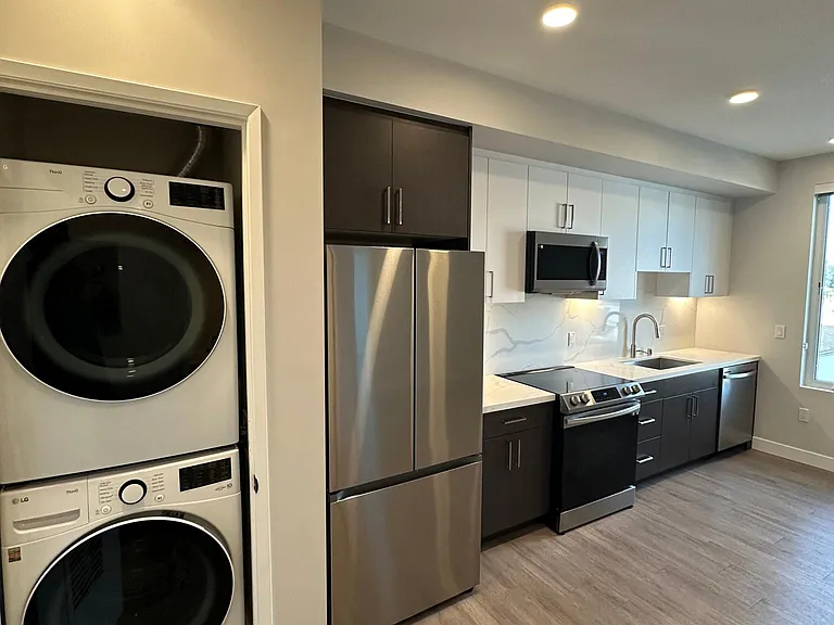 Evoc Hillcrest — Photo 19