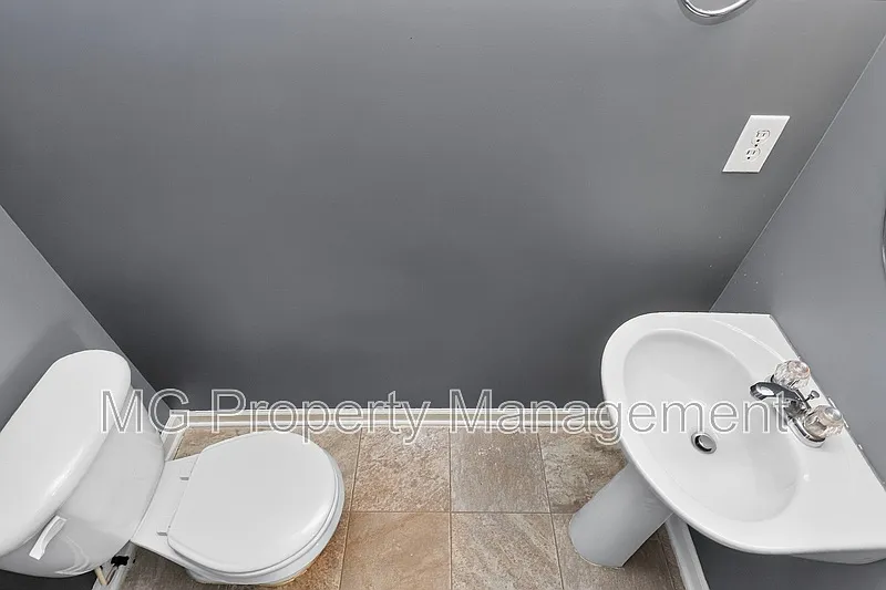 3 bed, 2.5 bath, 1550 sqft, $2,395 — Photo 4