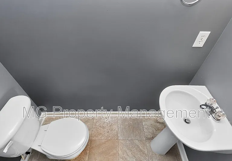 11909 Stratfield Place Cir — Photo 4
