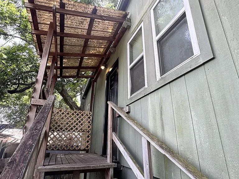 910 N Washington St — Photo 3