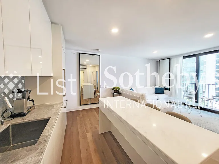 987 Queen St #1404 — Photo 5