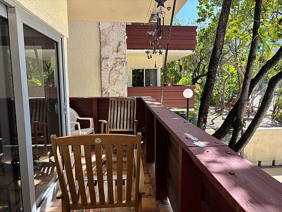 5th image of 1205 Mariposa Ave