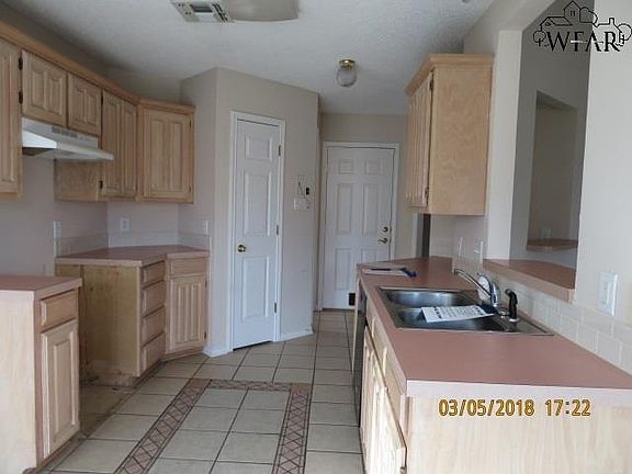 3rd image of 2 Worthington Ct