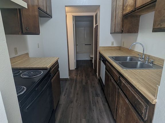 4th image of 2323 Chester Ln APT 2