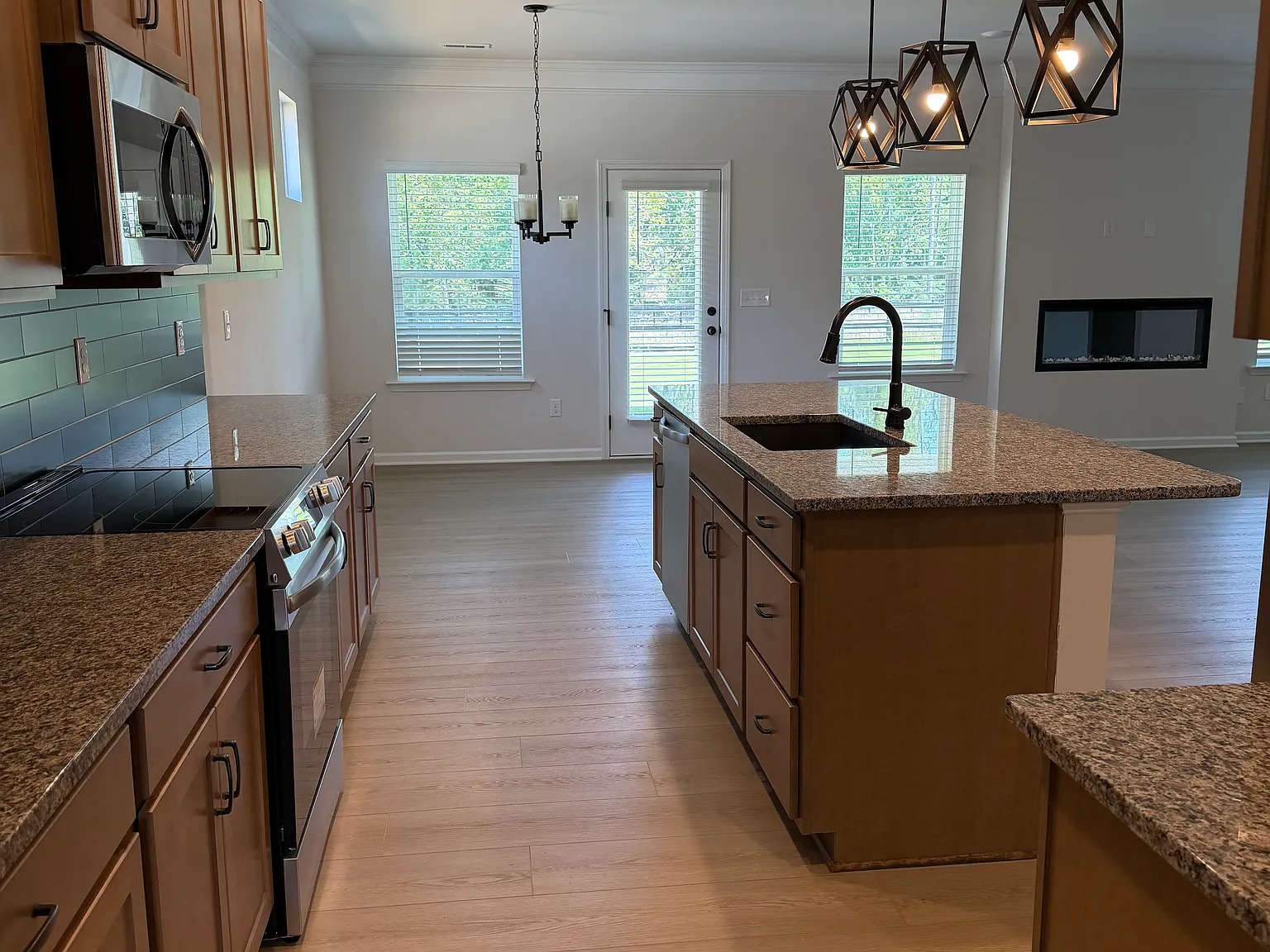 5 bed, 3100 sqft, $3,150 — Photo 4