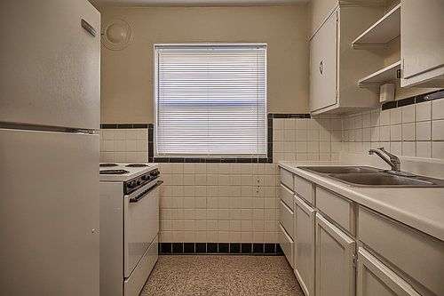 4th image of 3538-3540 Lawn Ave