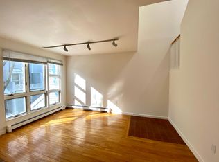 9 Fort Washington Pl #1CV, Cambridge, MA 02139