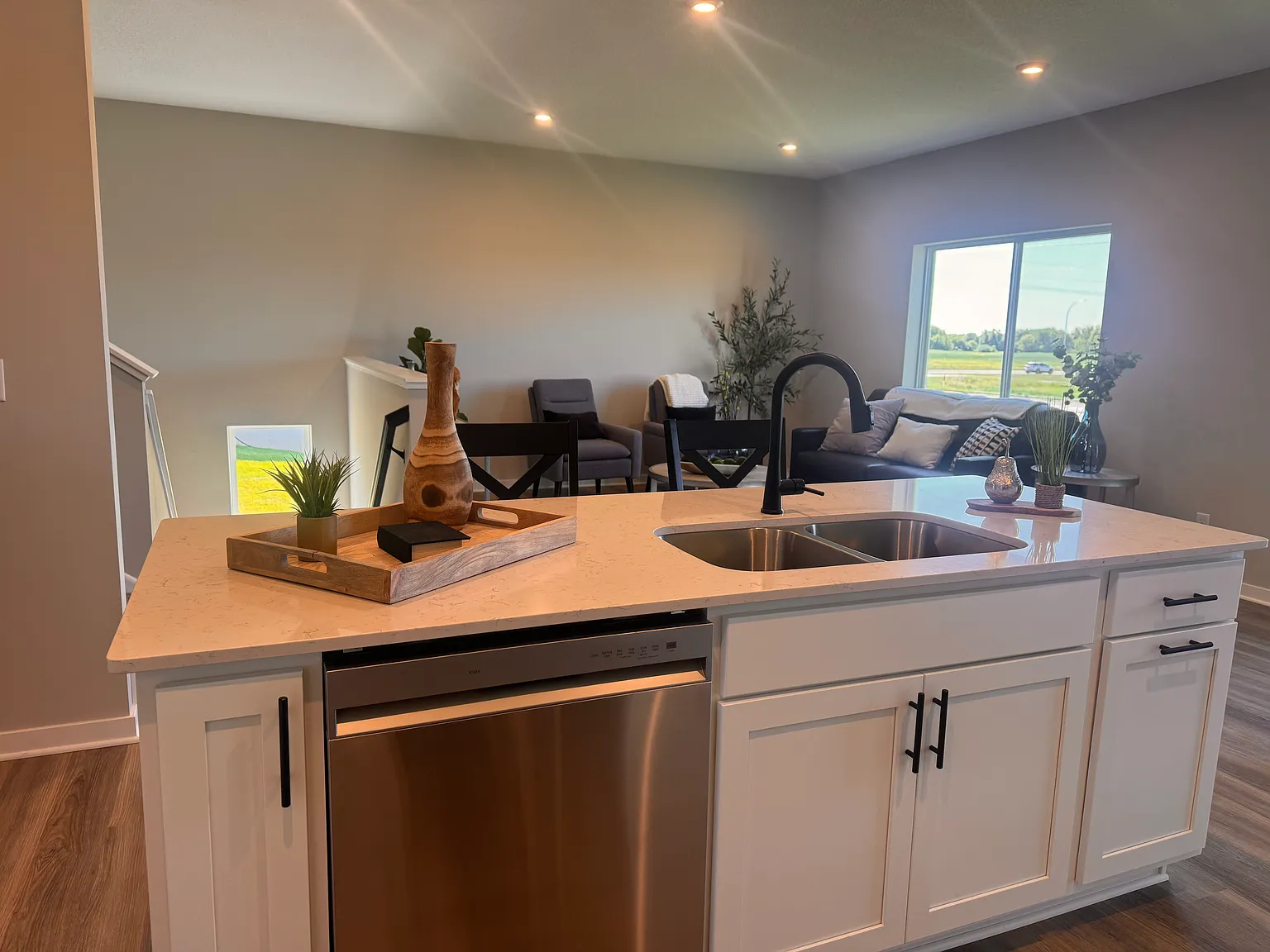 4 bed, 2003 sqft, $2,900 — Photo 3