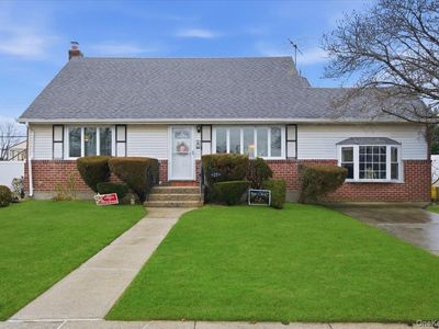 25 Lois Lane, Farmingdale, NY, 11735