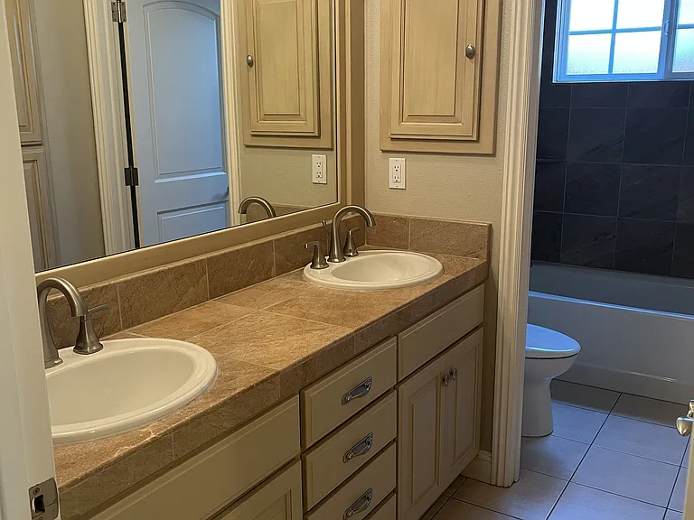 1078 Byerley Ave — Photo 18