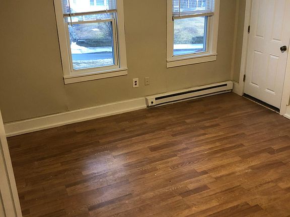 3rd image of 571 Lincoln St APT 4