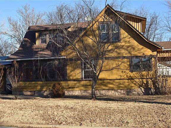 3rd image of 301 W Virginia Ave