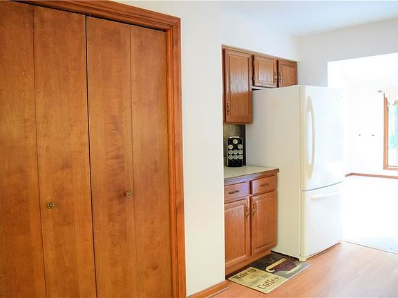 3rd image of 113 Emerald Ln