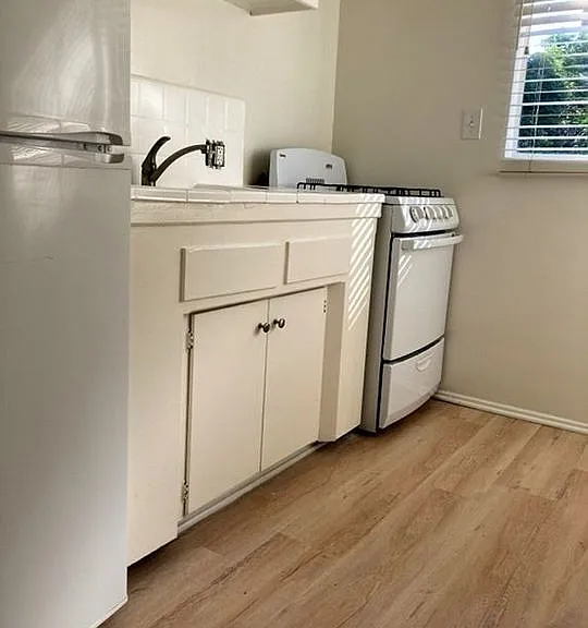 1641 S Westgate Ave #8 — Photo 1