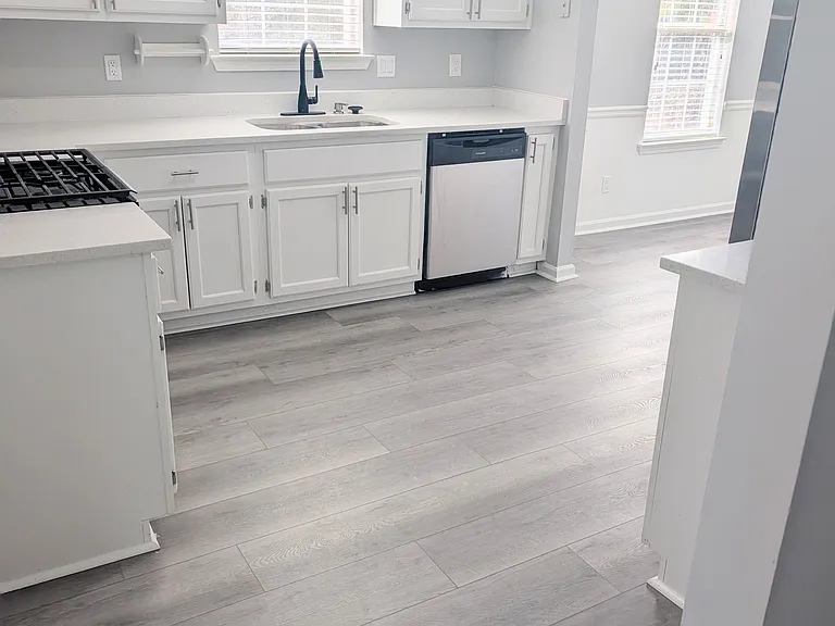 920 Spruce Point — Photo 3