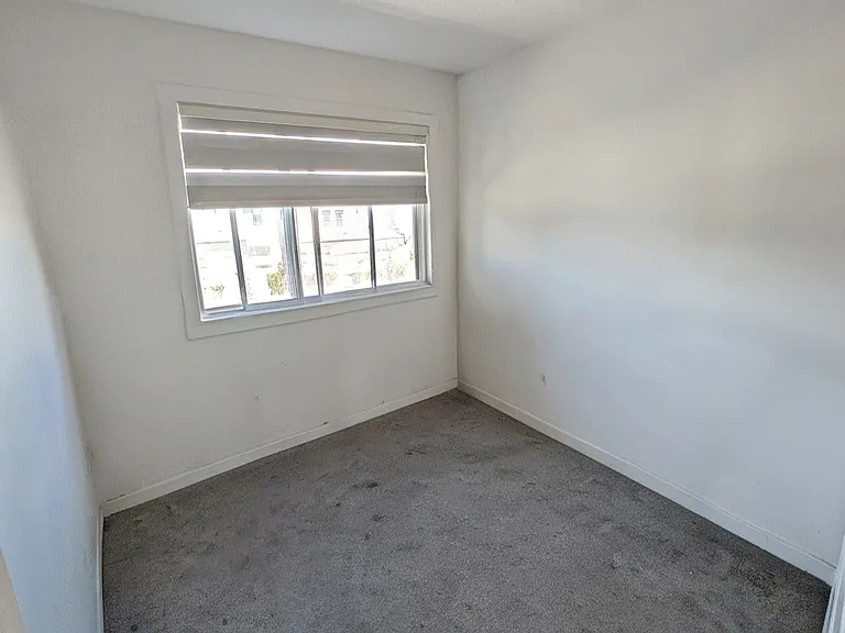61 Silverton Glen Gate SW — Photo 10