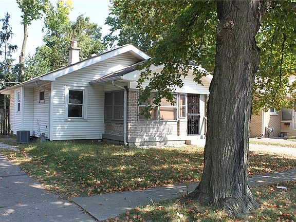 3rd image of 3706 Creston Dr