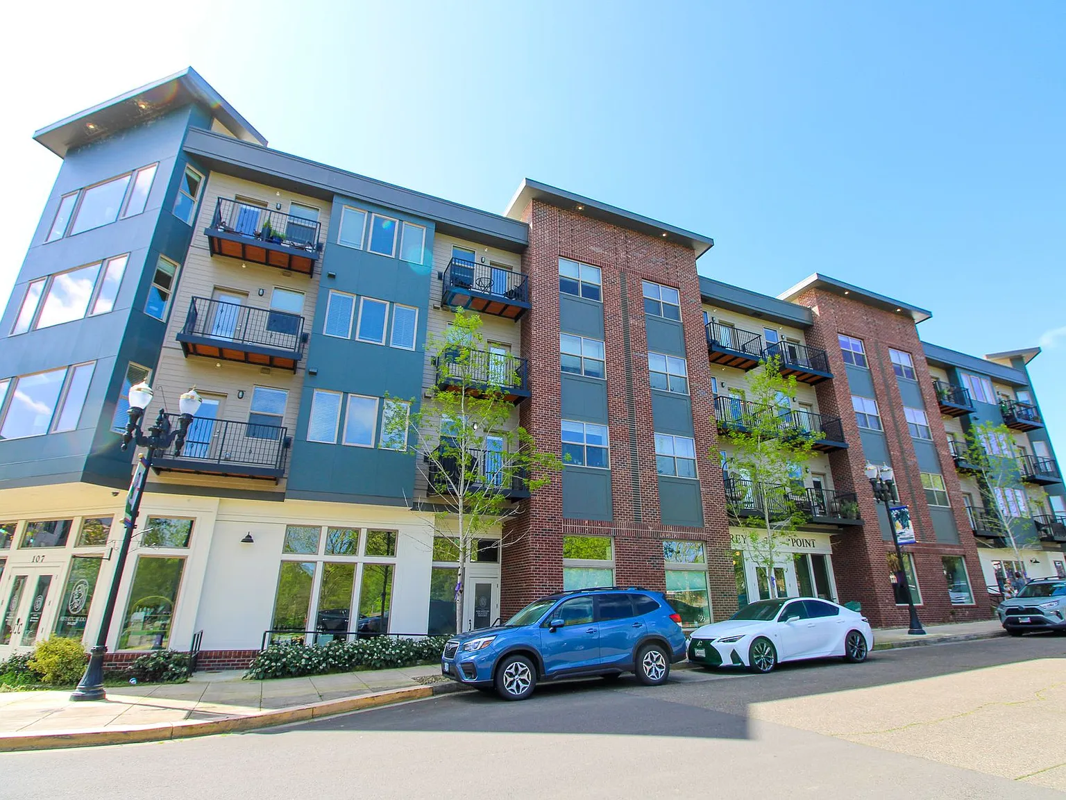 Modern Luxury Downtown Apartment ~ Osprey Point — Photo 2
