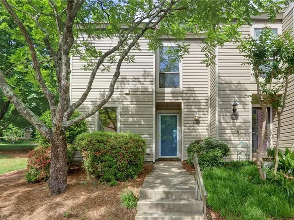 309 A Village Ln, Greensboro, NC 27409