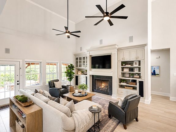 3rd image of 2706 Brookside Ln