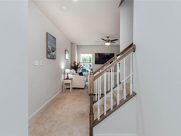 5th image of 3411 Foxglove Dr