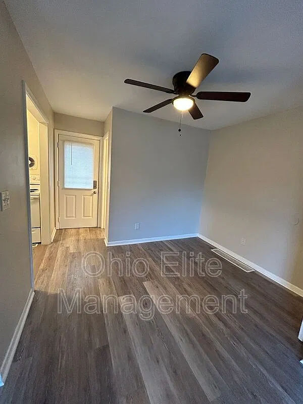 2 bed, 1.5 bath, 975 sqft, $1,200 — Photo 3