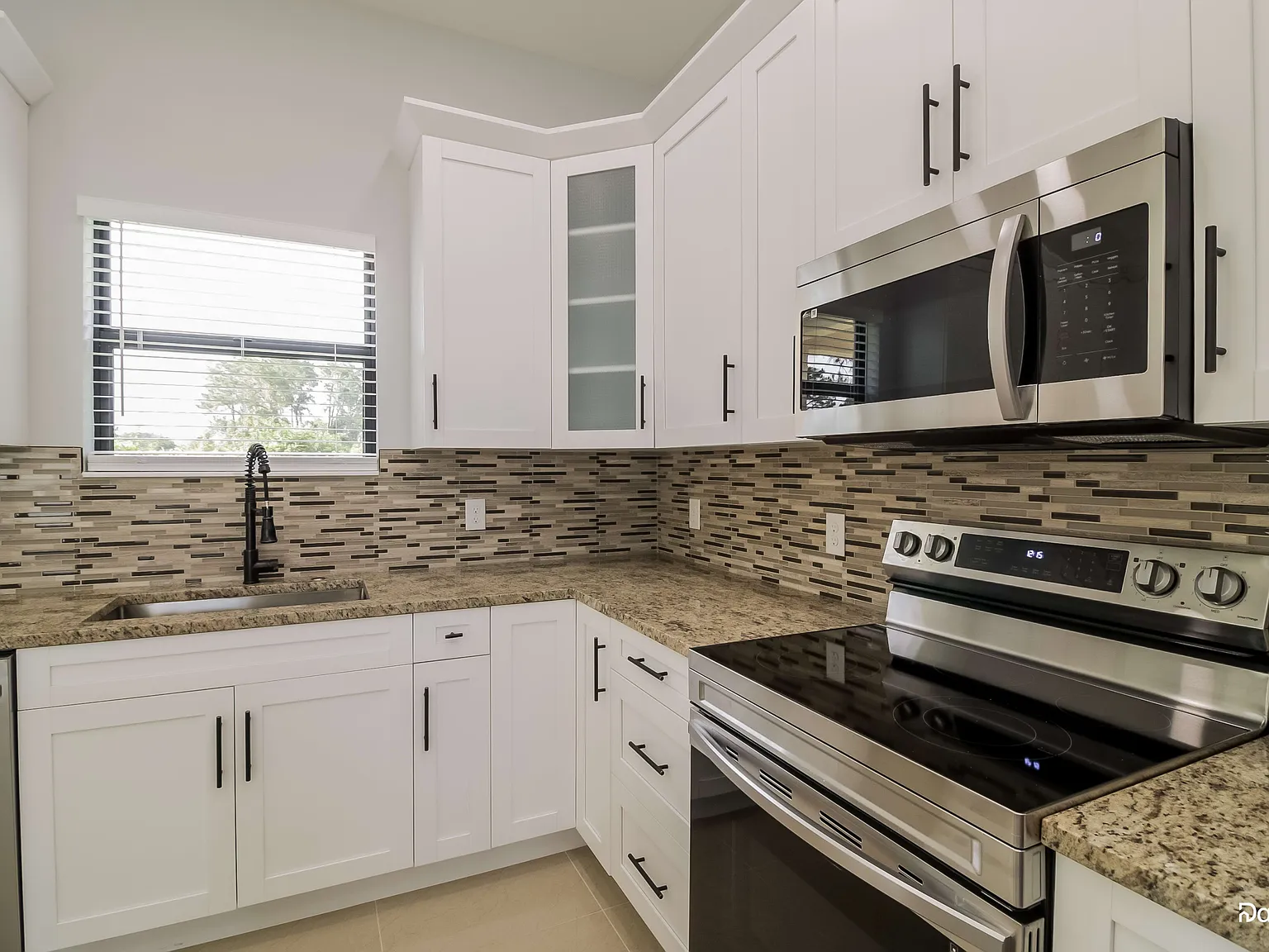 3 bed, 2.0 bath, 1642 sqft, $2,190 — Photo 2
